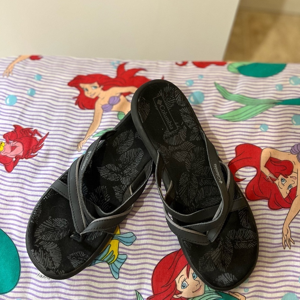 Columbia Women's Comfort Flip Flops - Black Tropical Pattern - Size 11 - Picture 5 of 6
